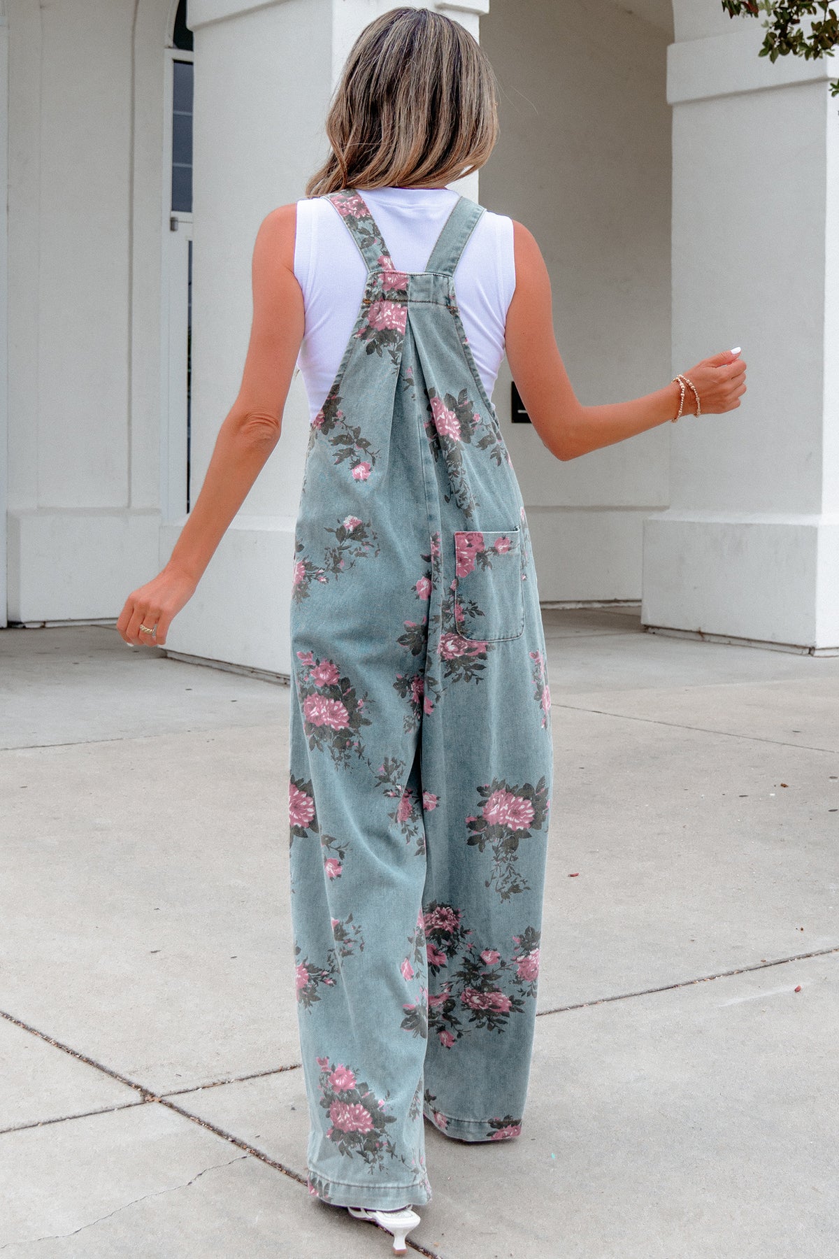 Mono vaquero plisado de talle alto y pierna ancha con estampado floral azul Beau