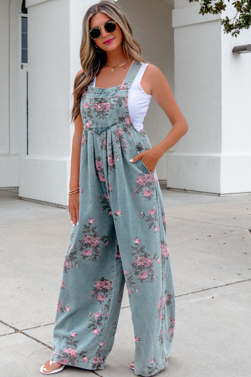 Mono vaquero plisado de talle alto y pierna ancha con estampado floral azul Beau