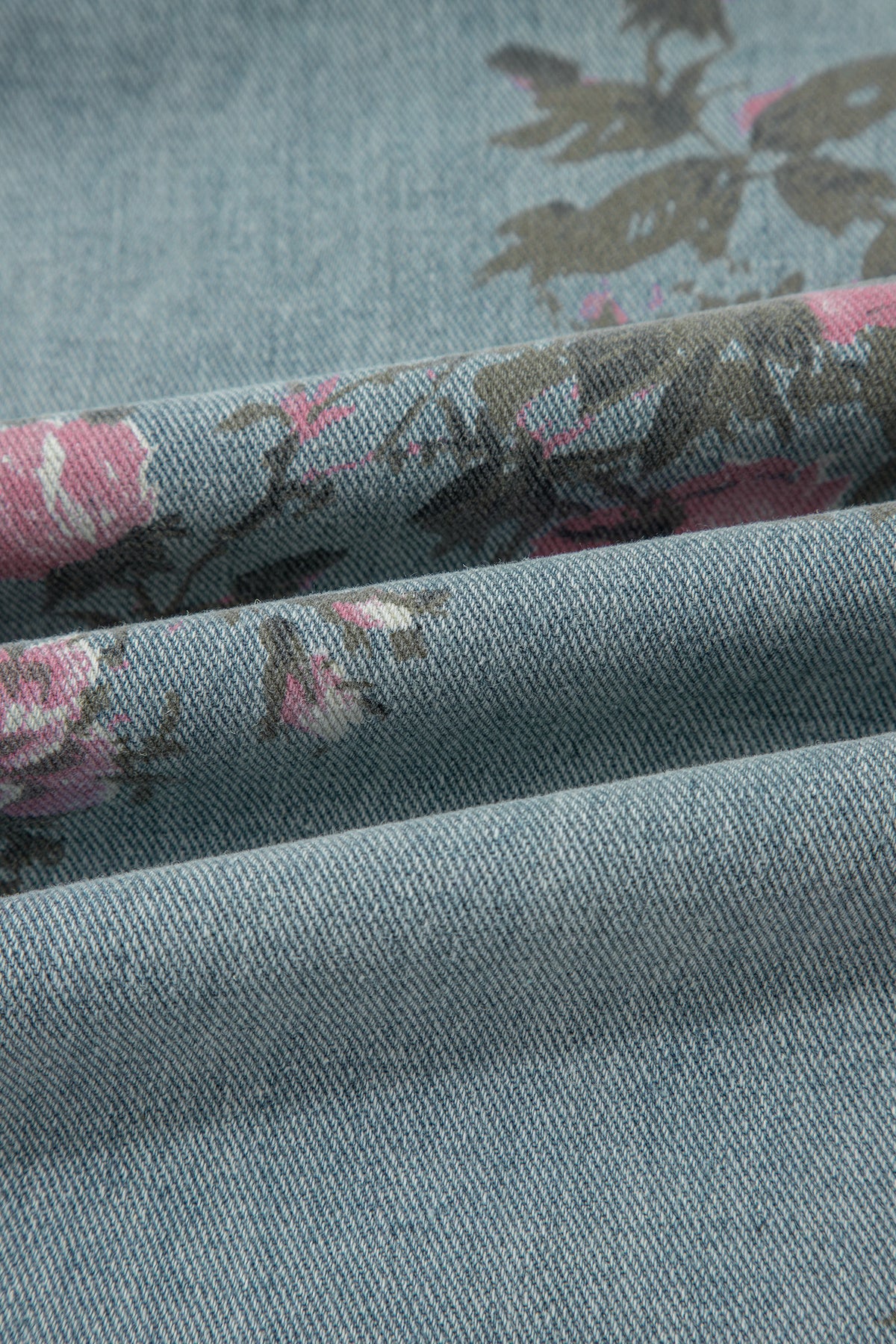 Mono vaquero plisado de talle alto y pierna ancha con estampado floral azul Beau