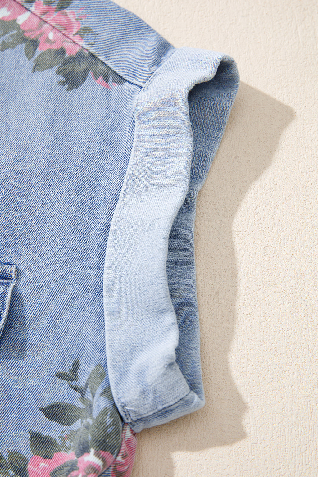 Vestido camisero de manga corta con botones y estampado floral en azul cielo