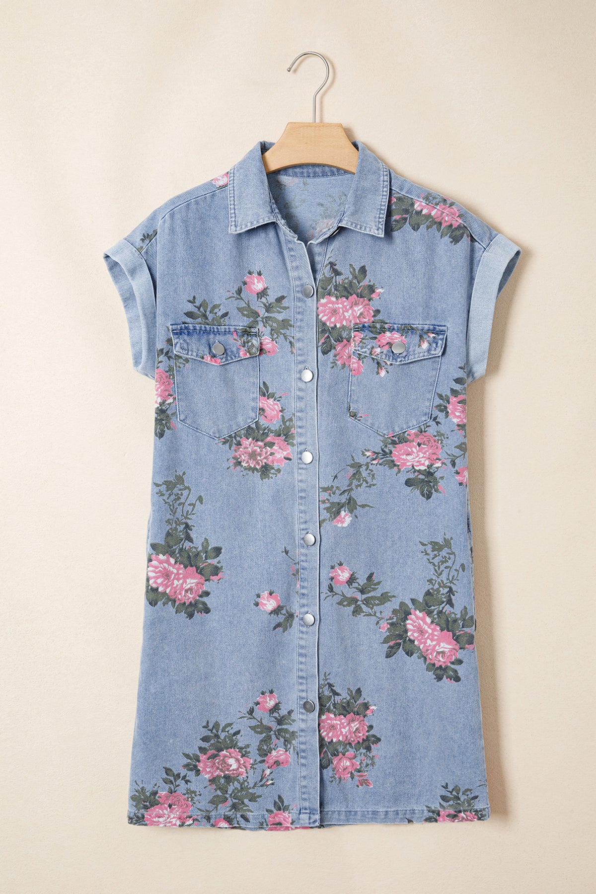 Vestido camisero de manga corta con botones y estampado floral en azul cielo