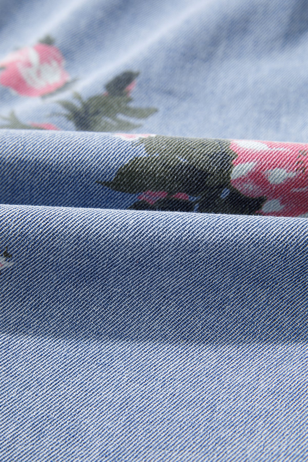Vestido camisero de manga corta con botones y estampado floral en azul cielo