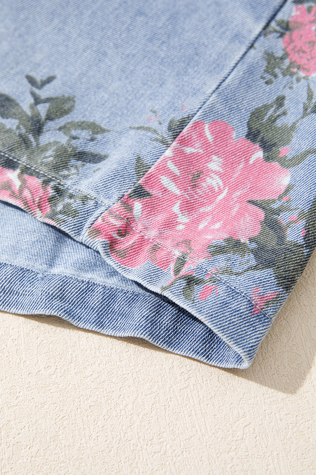 Vestido camisero de manga corta con botones y estampado floral en azul cielo