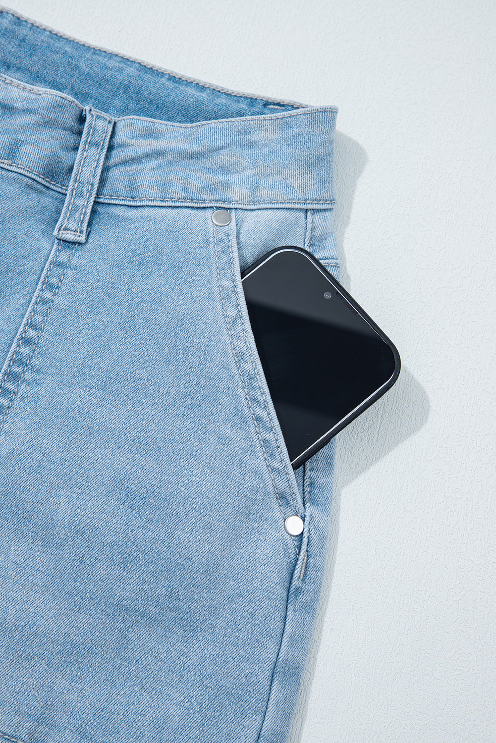 Vaqueros Beau Blue de talle alto, corte holgado y bolsillos de parche