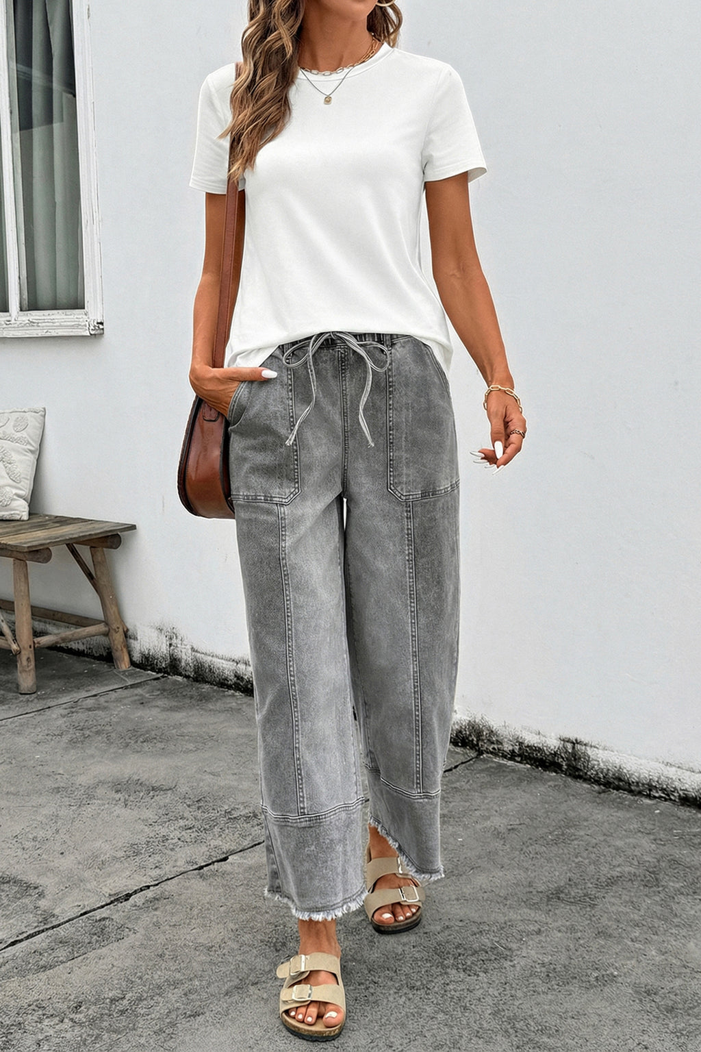 Pantalones vaqueros de pierna ancha gris.