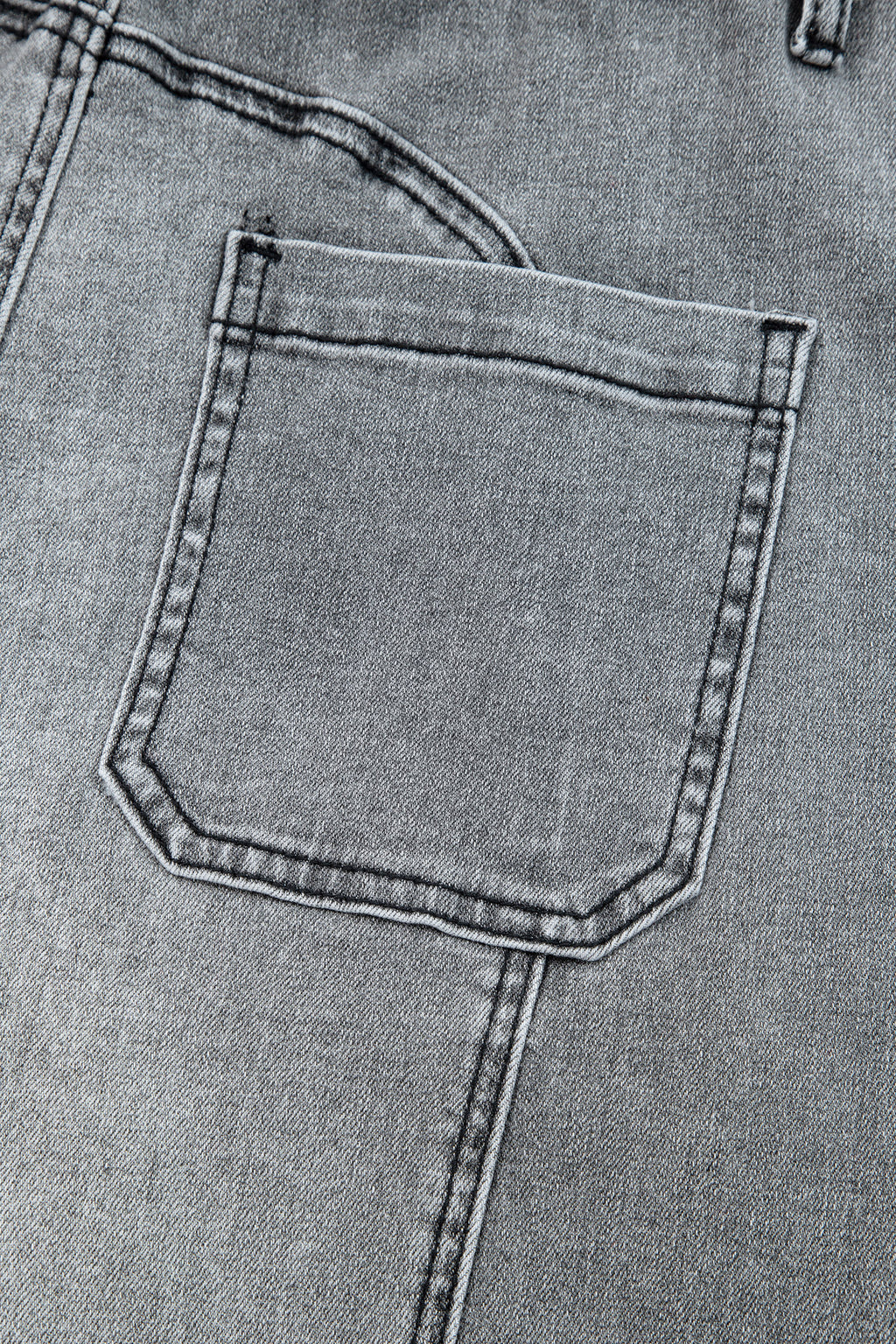 Pantalones vaqueros de pierna ancha gris.