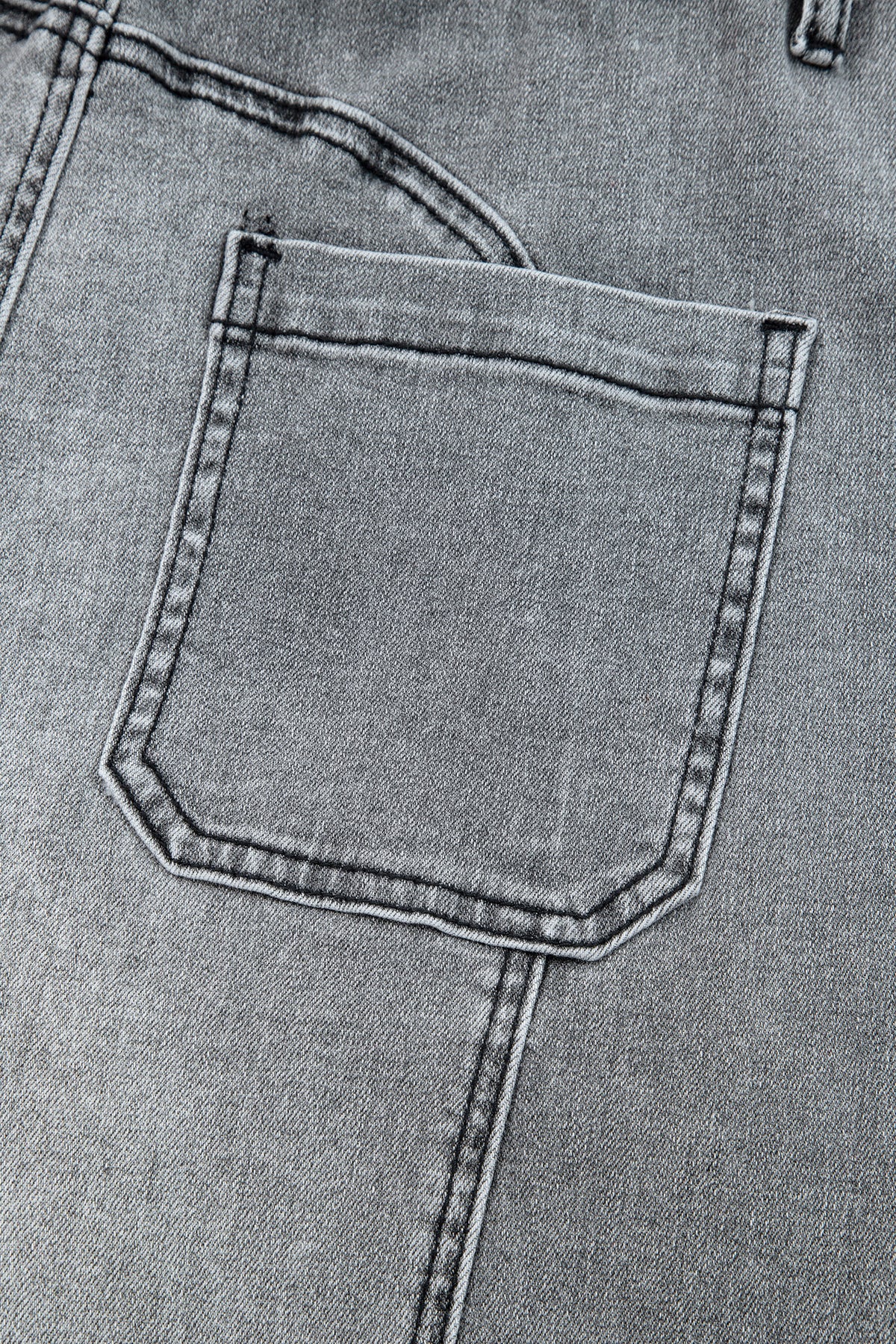 Pantalones vaqueros de pierna ancha gris.