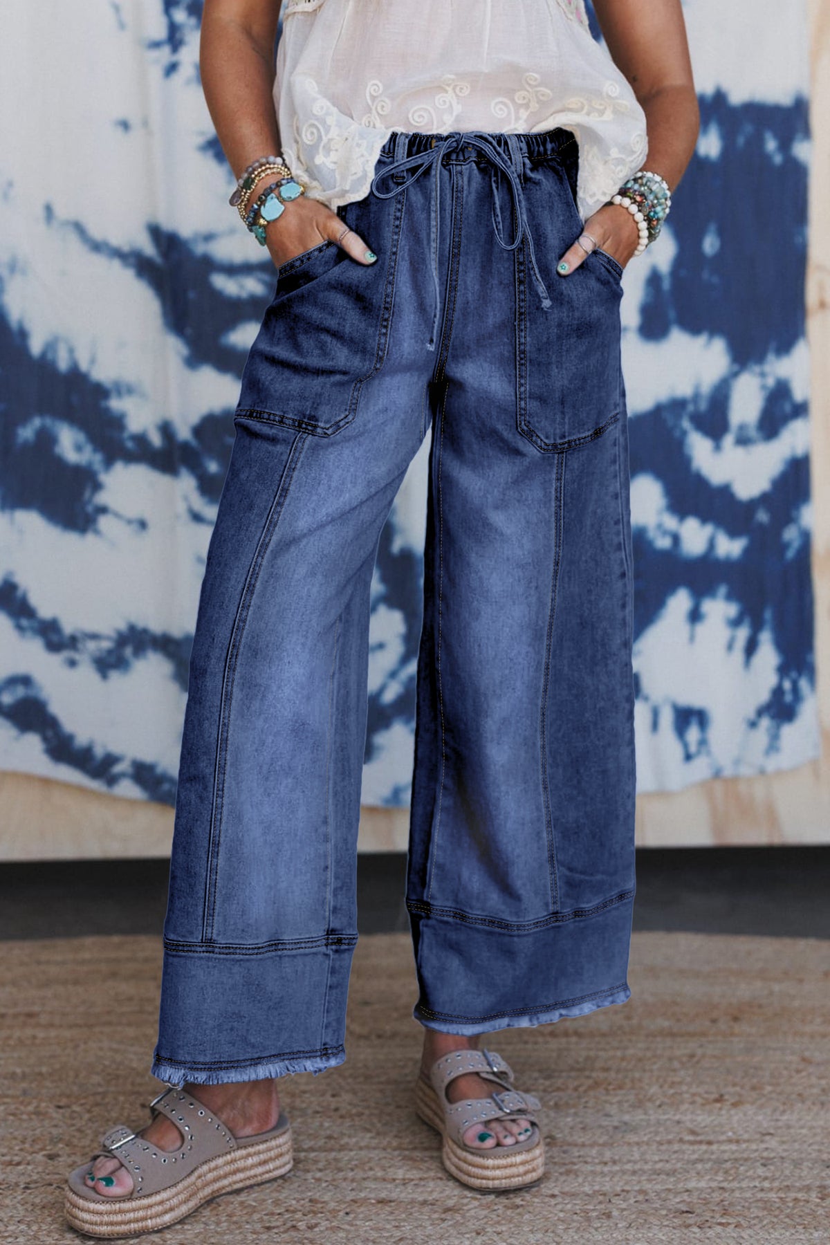Pantalones vaqueros de pierna ancha con detalle de cordón