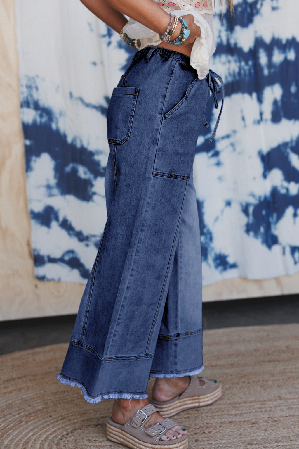 Pantalones vaqueros de pierna ancha con detalle de cordón