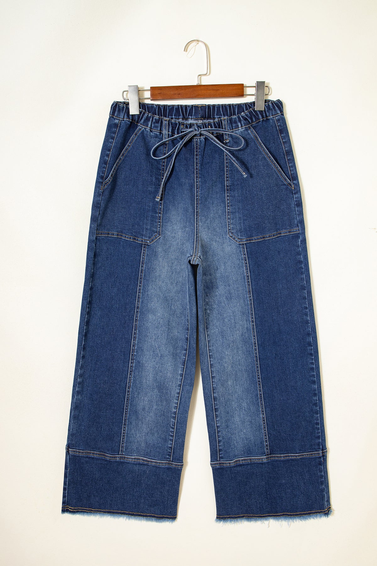 Pantalones vaqueros de pierna ancha con detalle de cordón