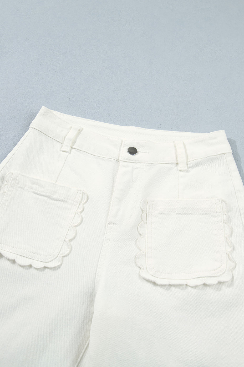 Vaqueros rectos de color blanco liso con bolsillo