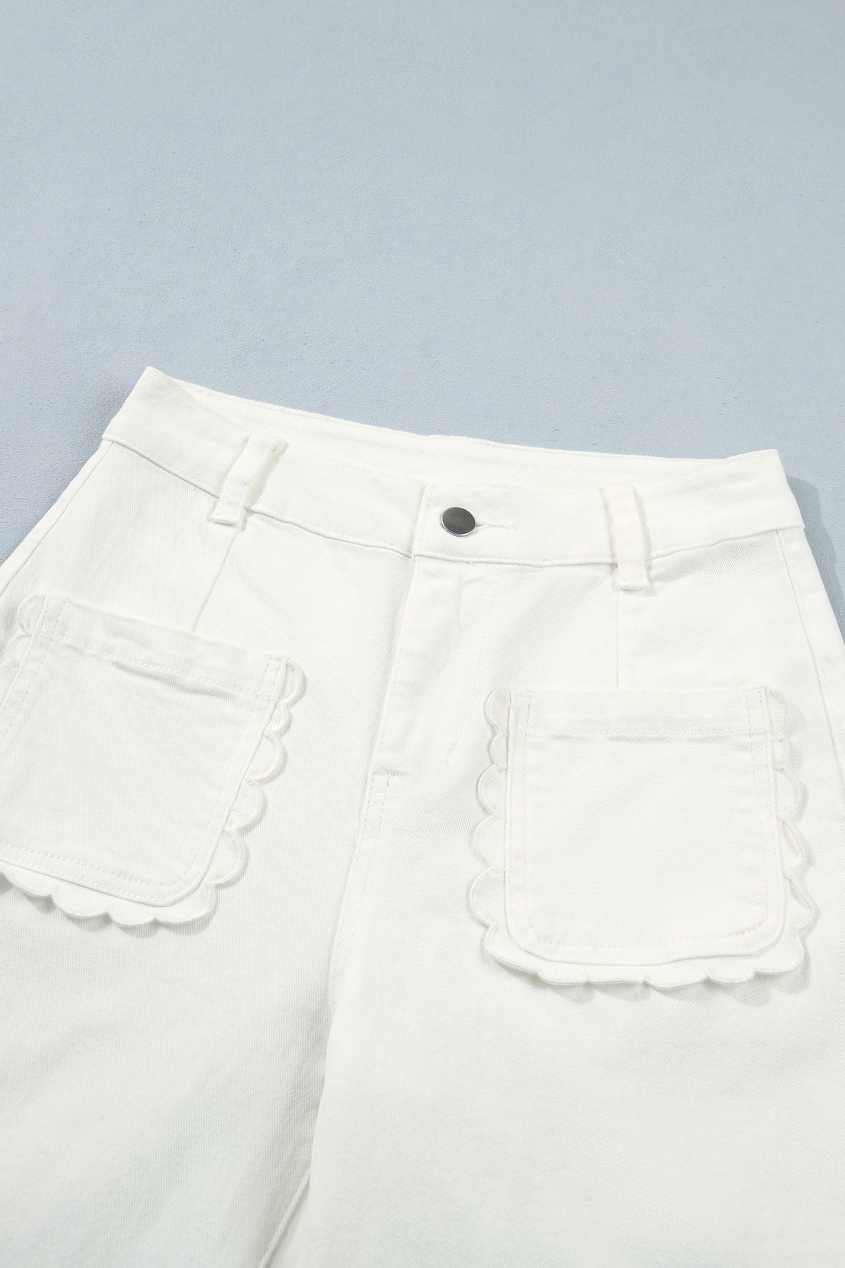 Vaqueros rectos de color blanco liso con bolsillo