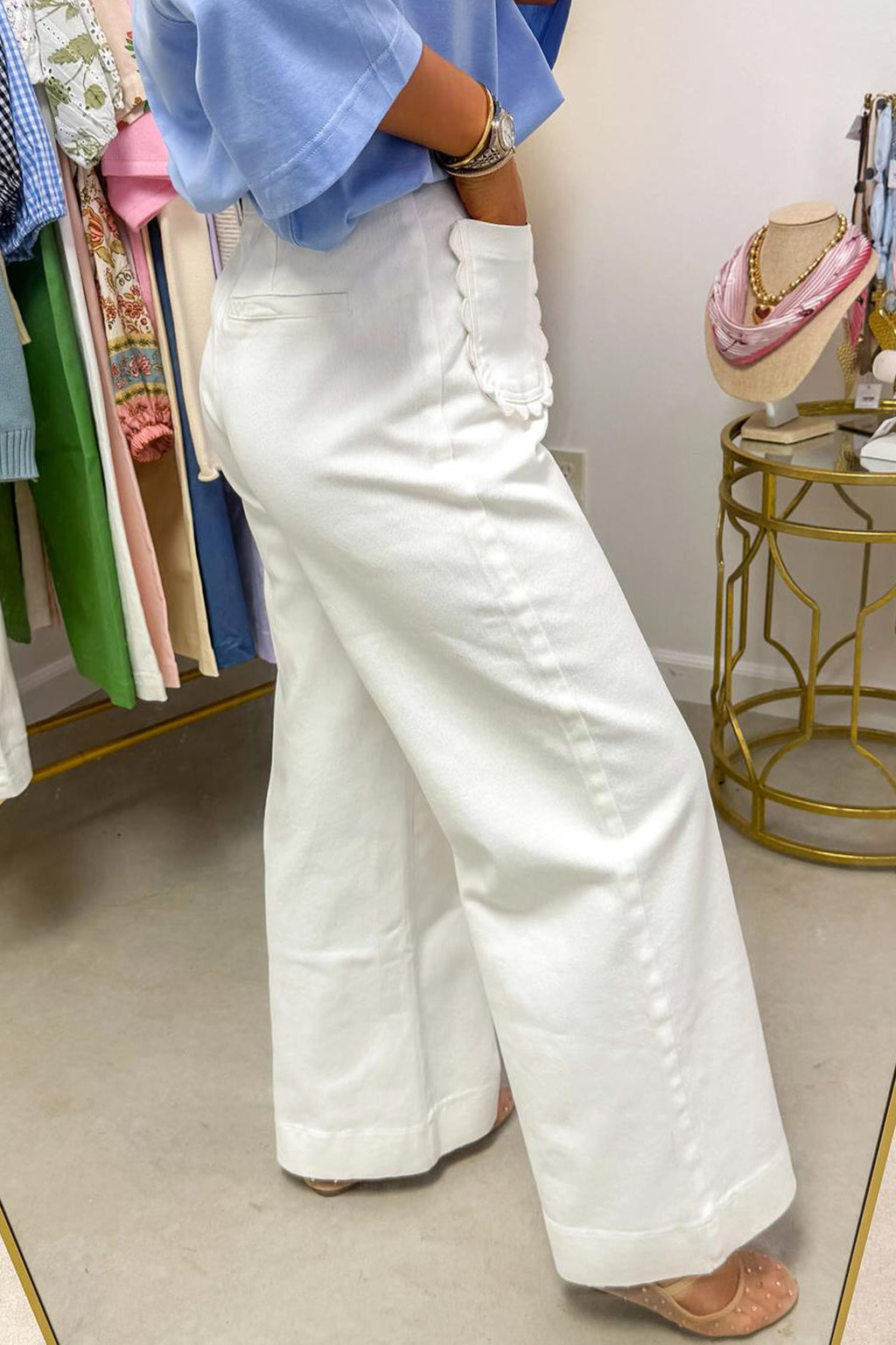 Vaqueros rectos de color blanco liso con bolsillo