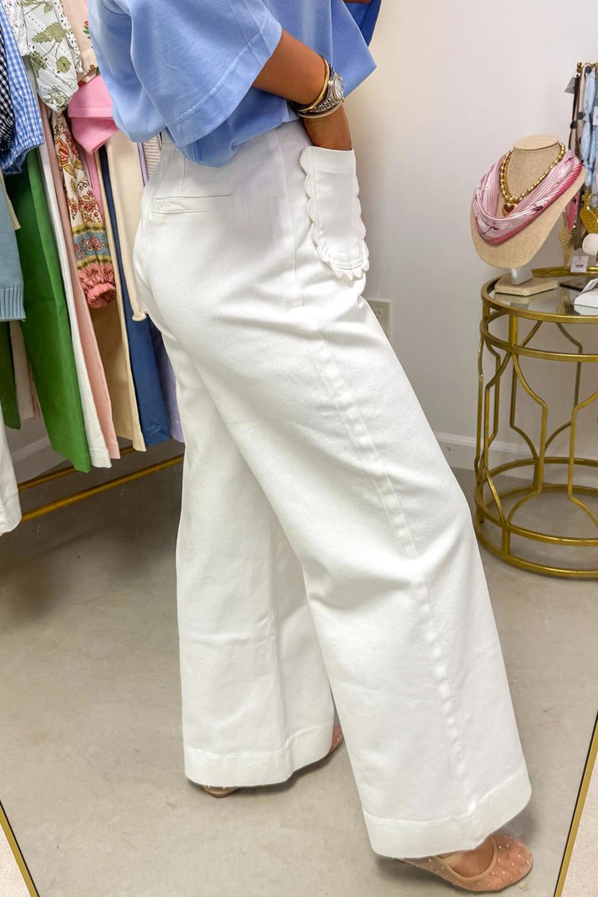 Vaqueros rectos de color blanco liso con bolsillo