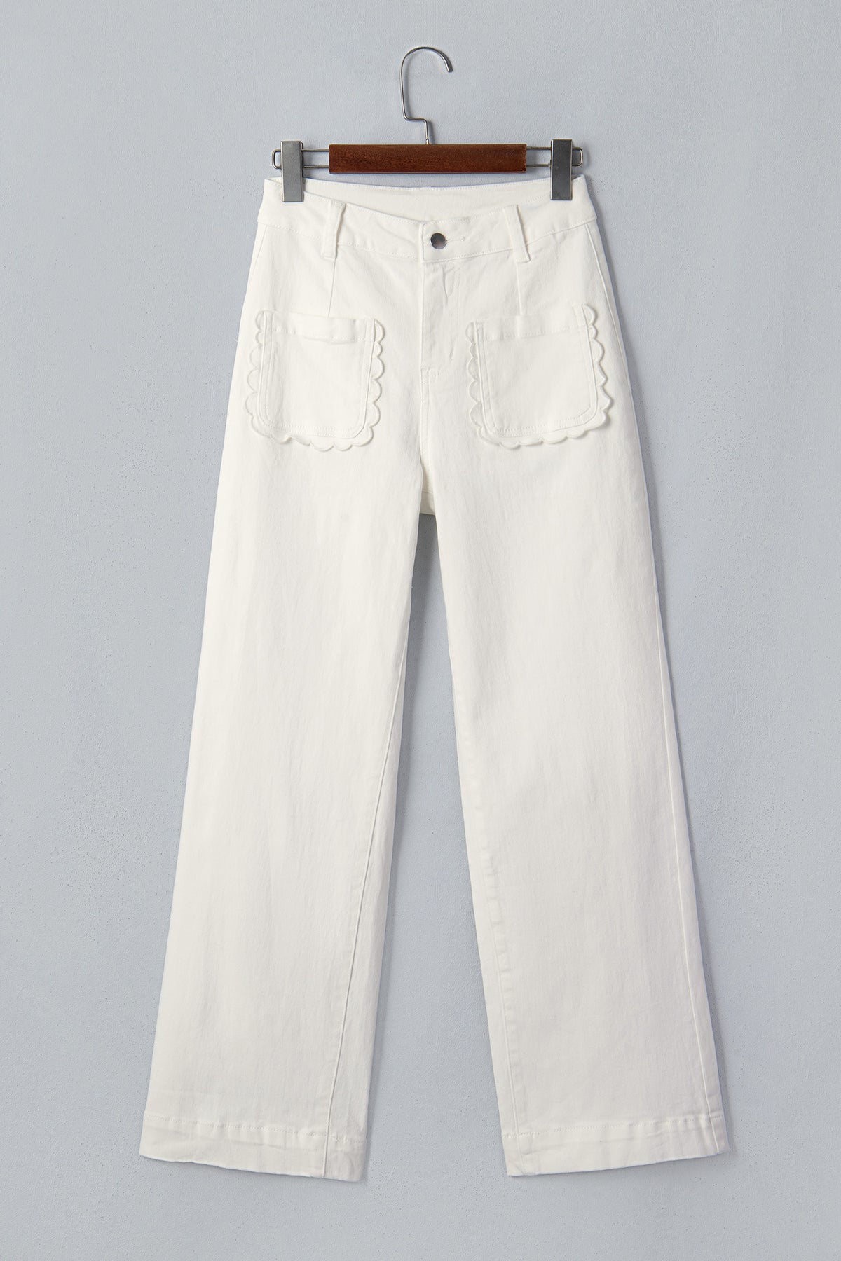 Vaqueros rectos de color blanco liso con bolsillo