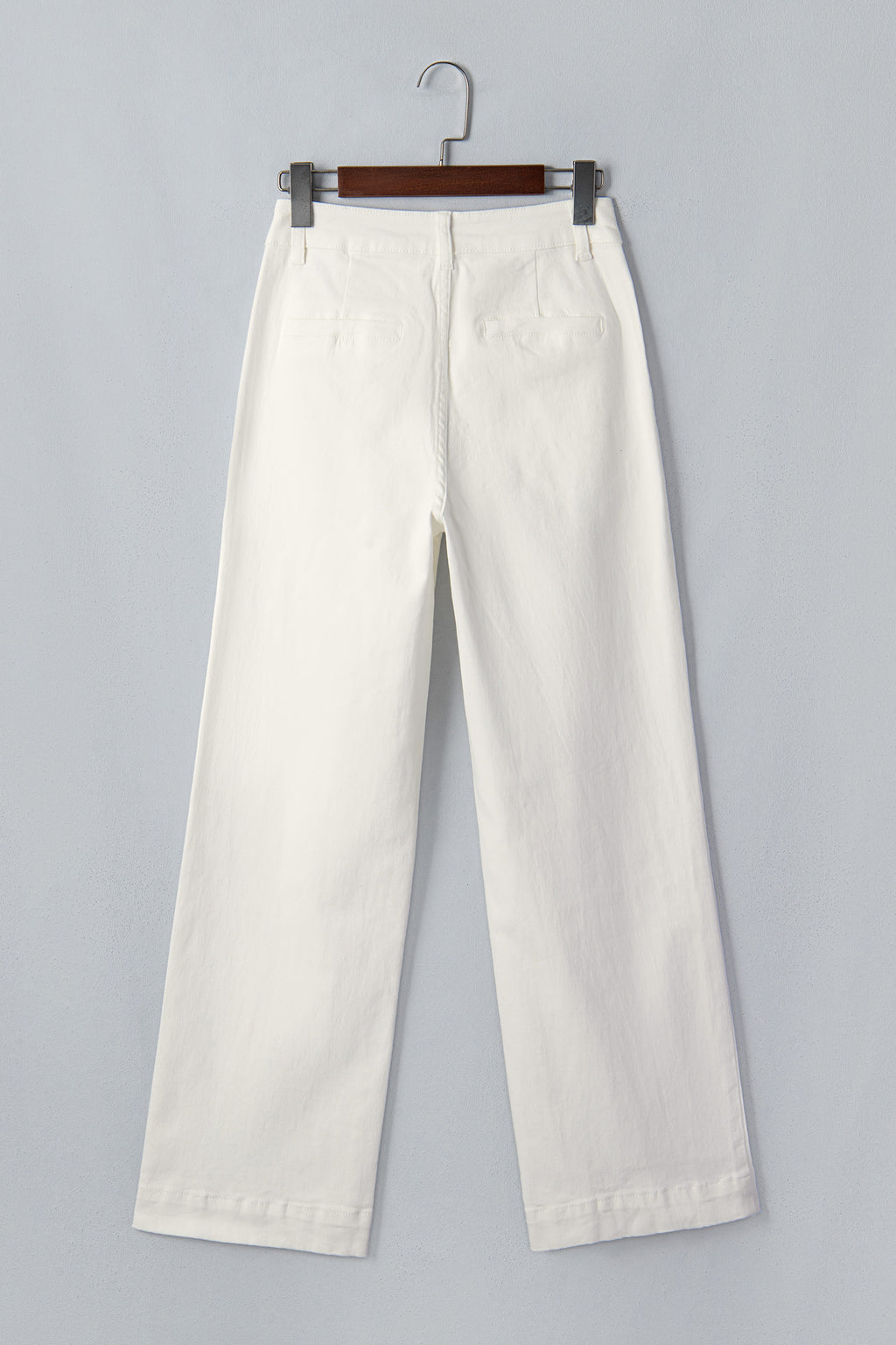 Vaqueros rectos de color blanco liso con bolsillo