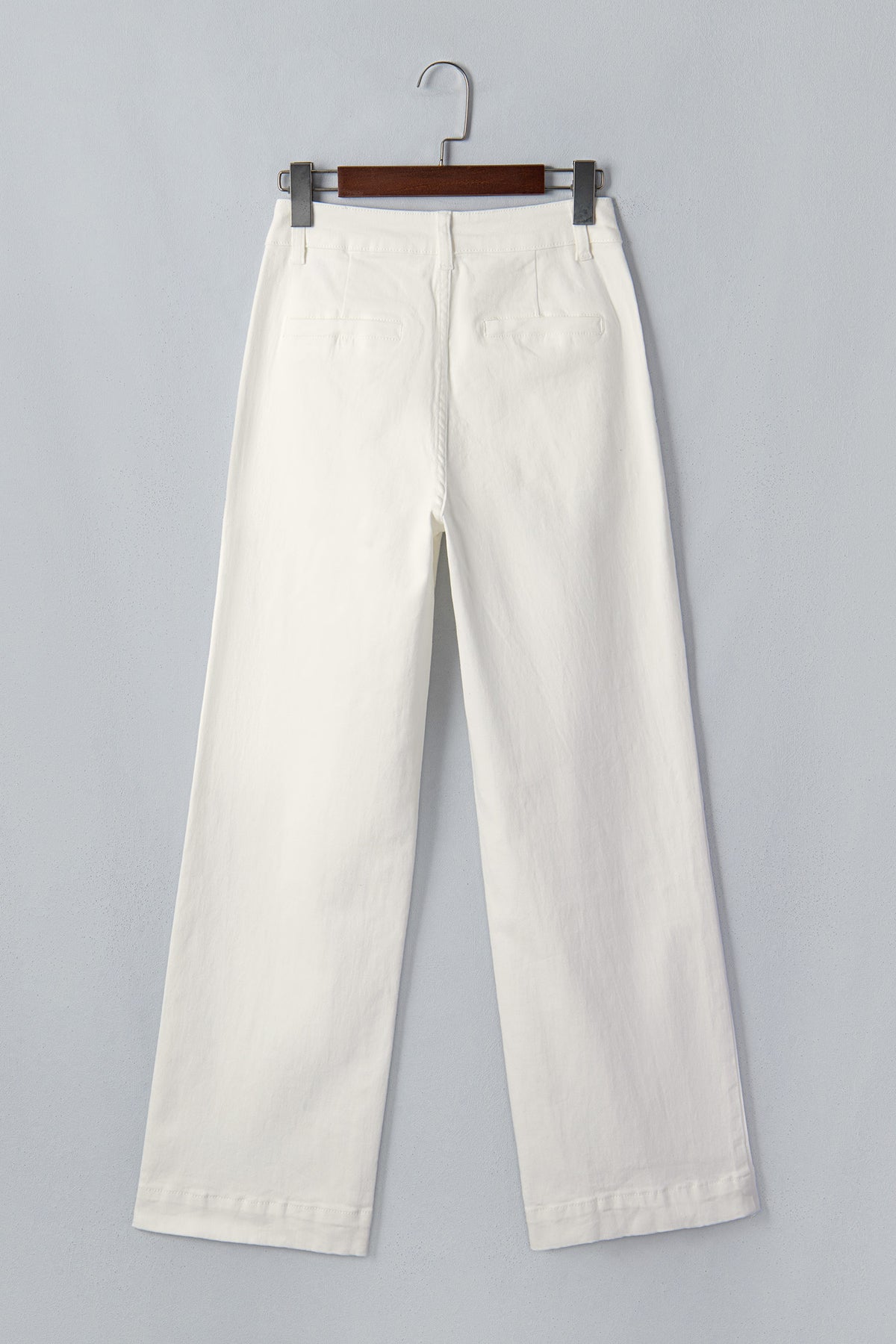 Vaqueros rectos de color blanco liso con bolsillo