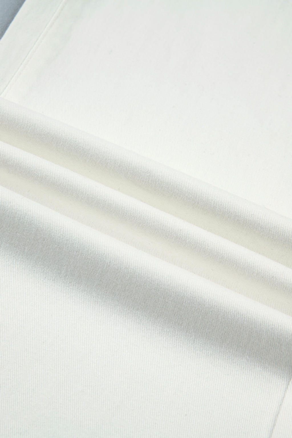 Vaqueros rectos de color blanco liso con bolsillo