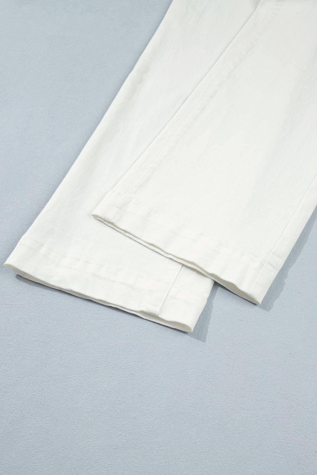 Vaqueros rectos de color blanco liso con bolsillo