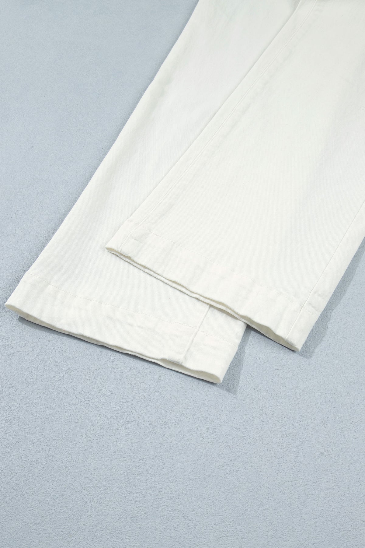 Vaqueros rectos de color blanco liso con bolsillo