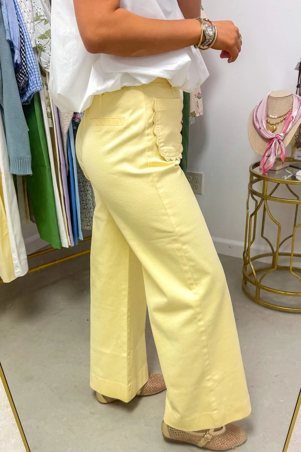 Vaqueros rectos de color amarillo liso