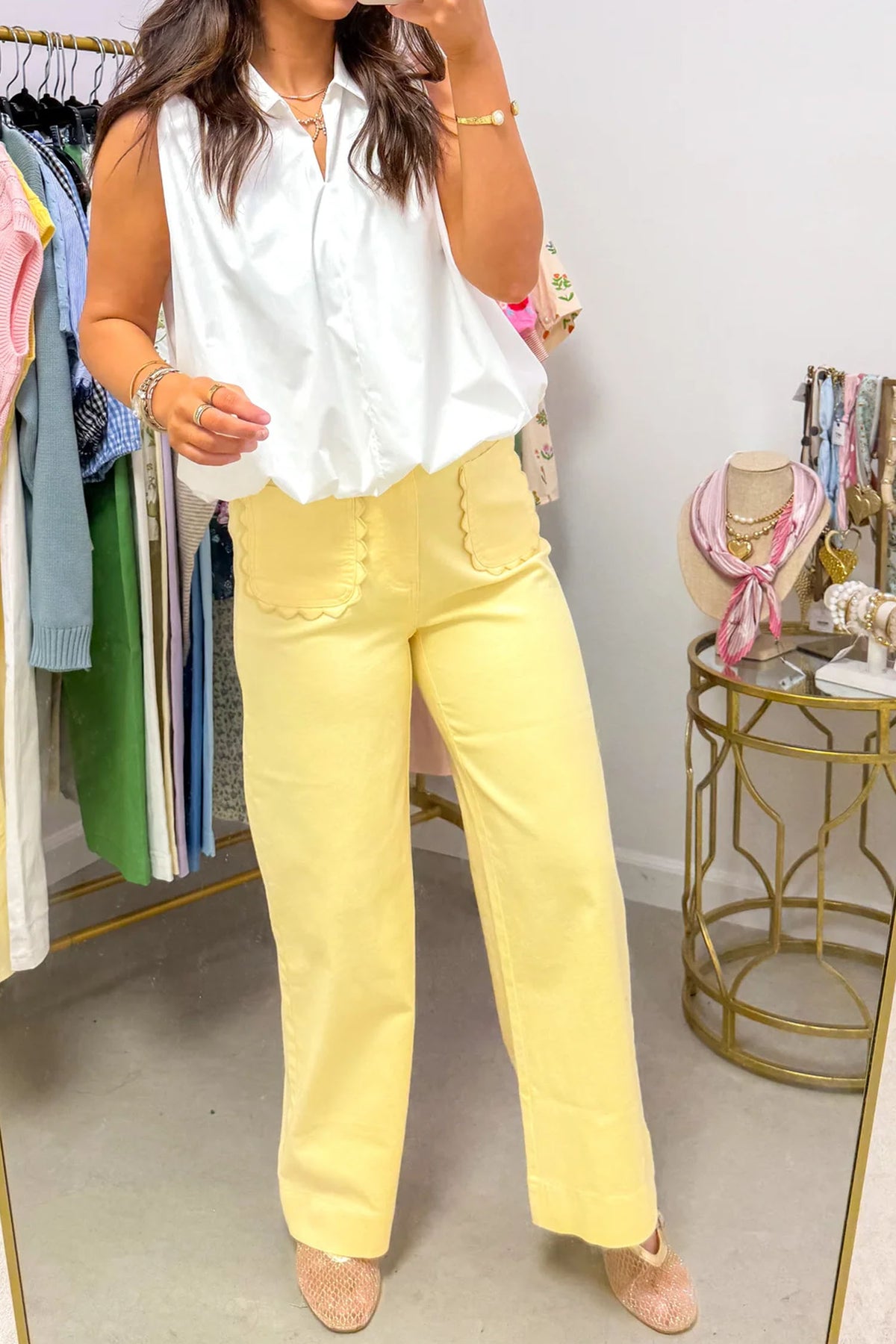 Vaqueros rectos de color amarillo liso