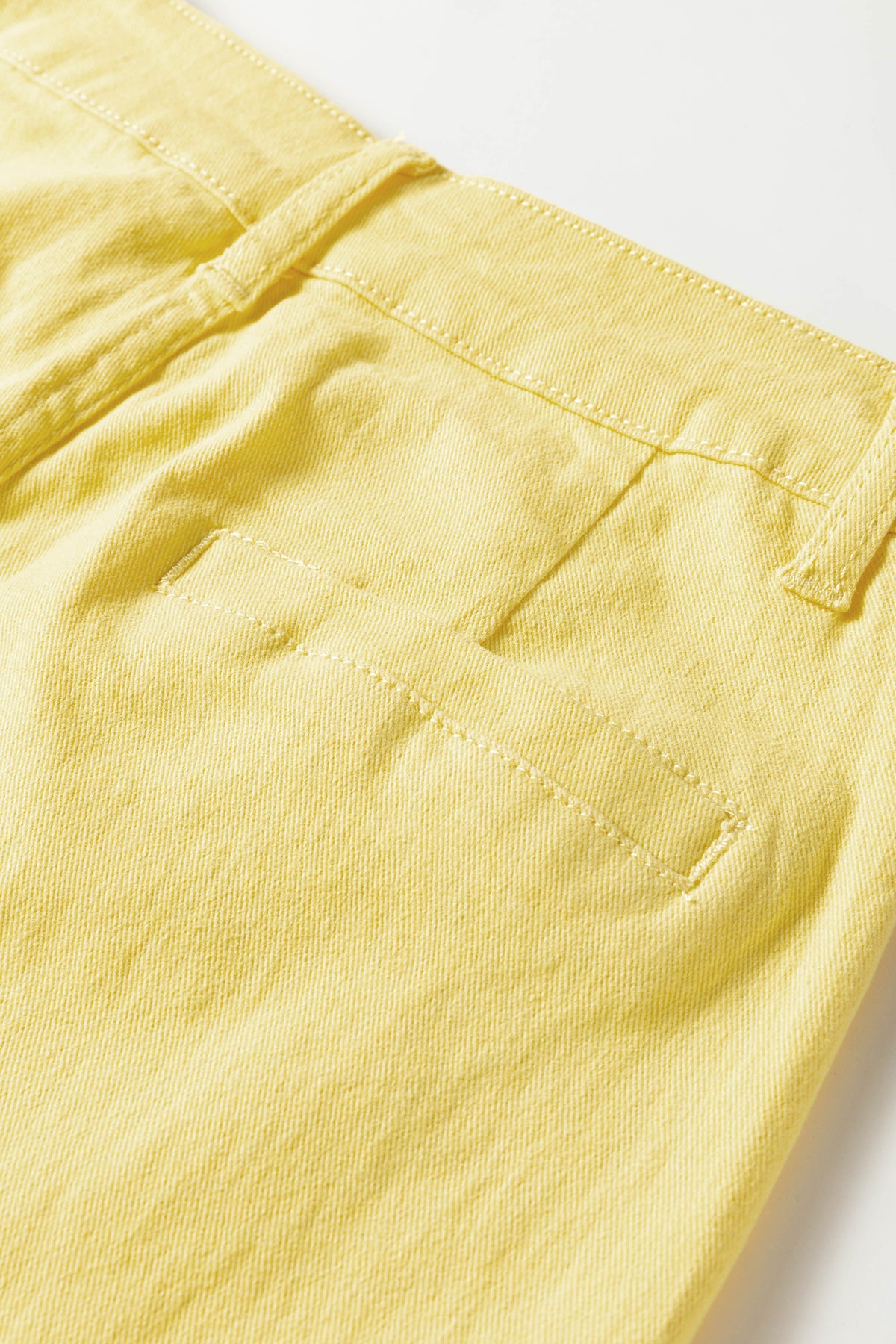 Vaqueros rectos de color amarillo liso
