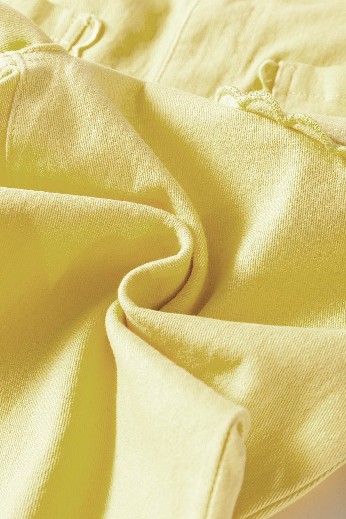 Vaqueros rectos de color amarillo liso