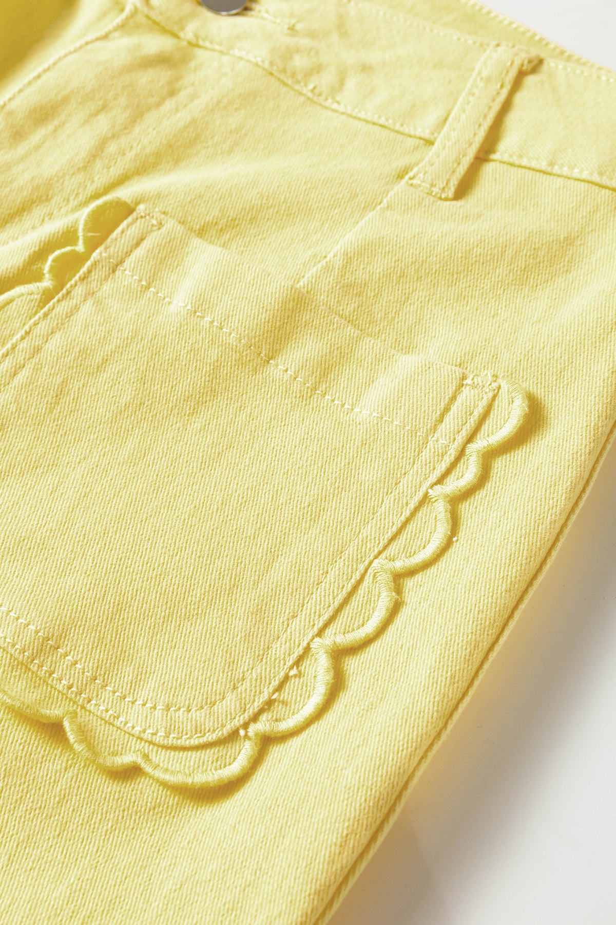 Vaqueros rectos de color amarillo liso