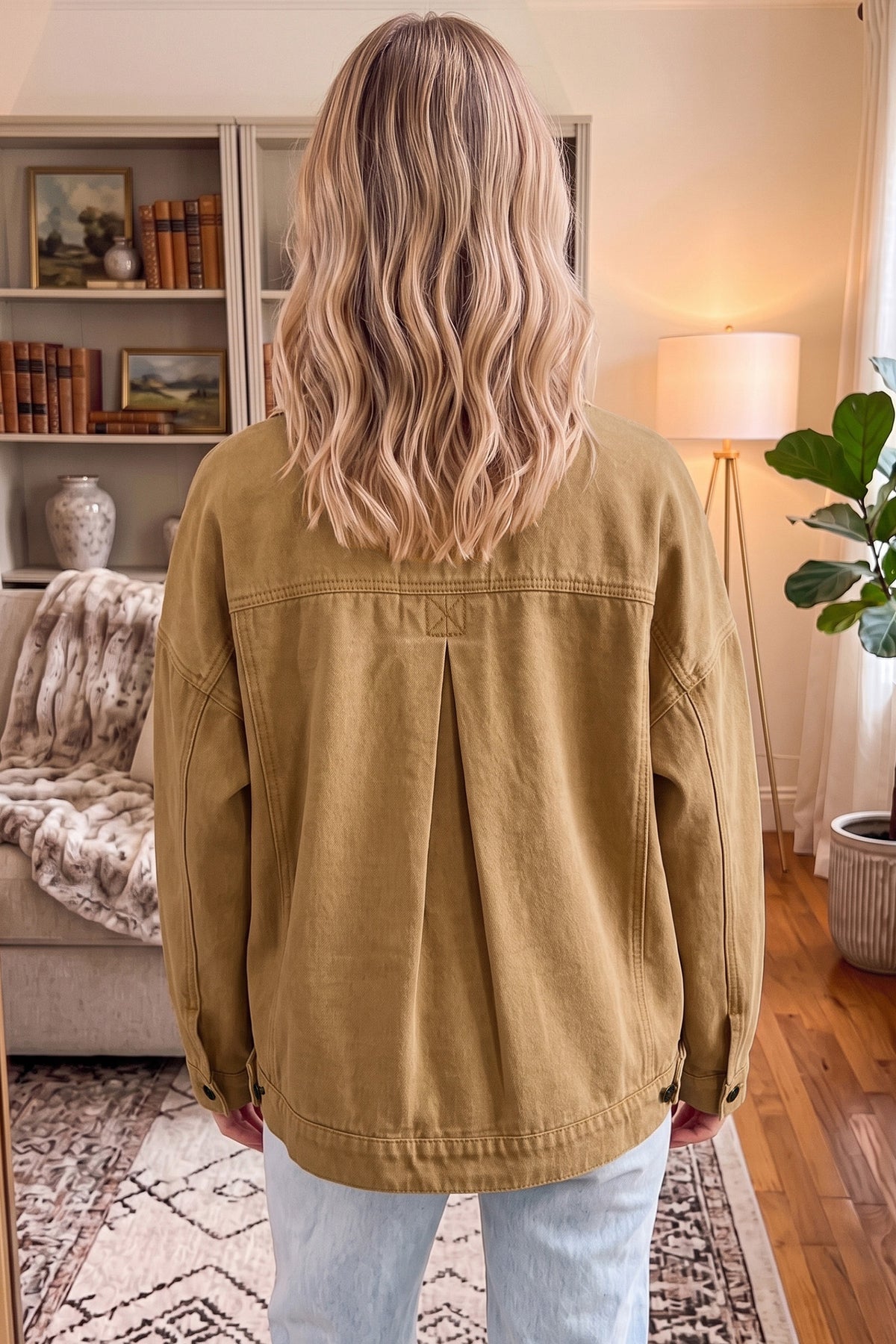 Chaqueta vaquera de manga larga con cuello y botones metálicos color miel