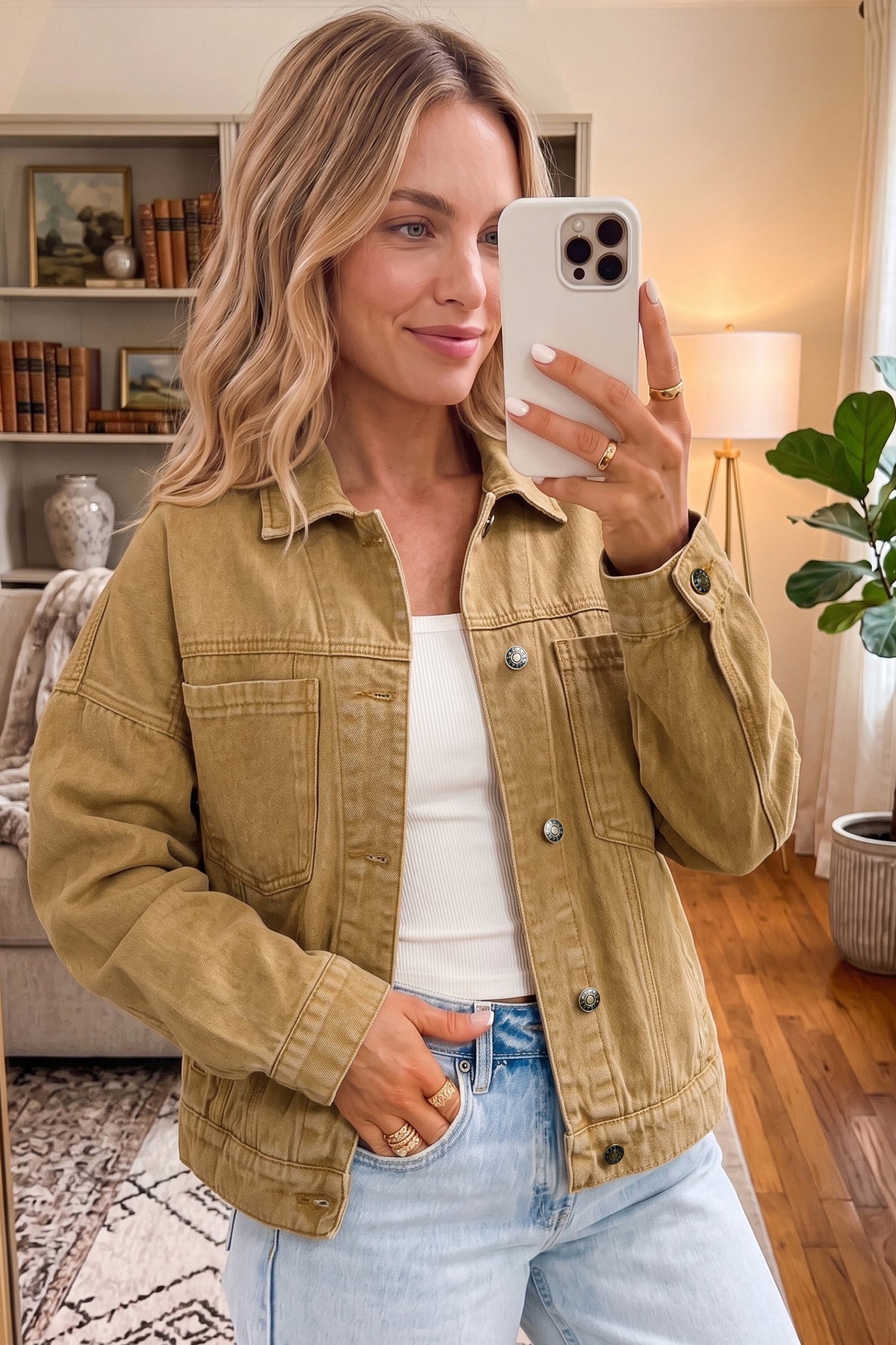 Chaqueta vaquera de manga larga con cuello y botones metálicos color miel