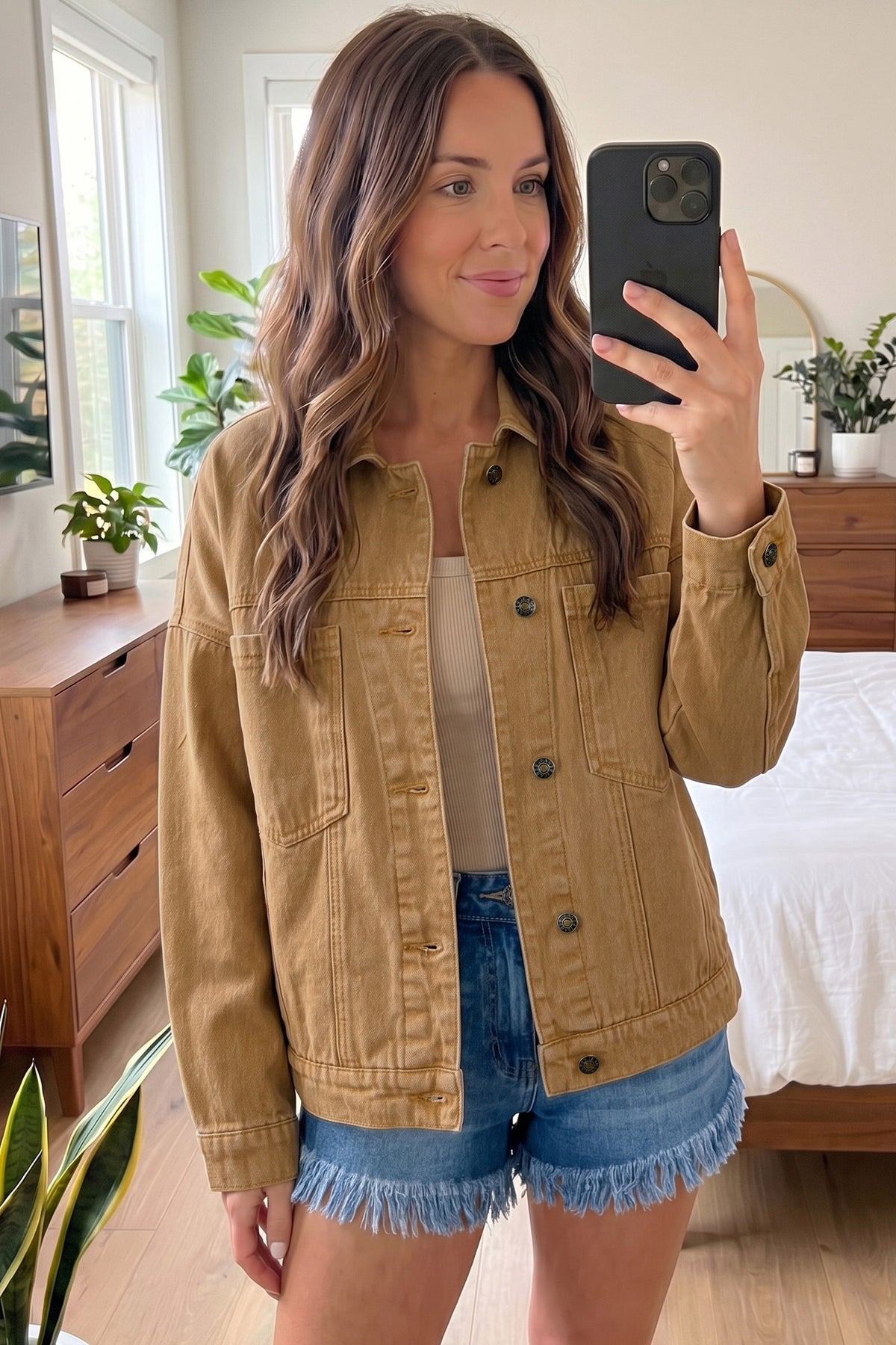 Chaqueta vaquera de manga larga con cuello y botones metálicos color miel