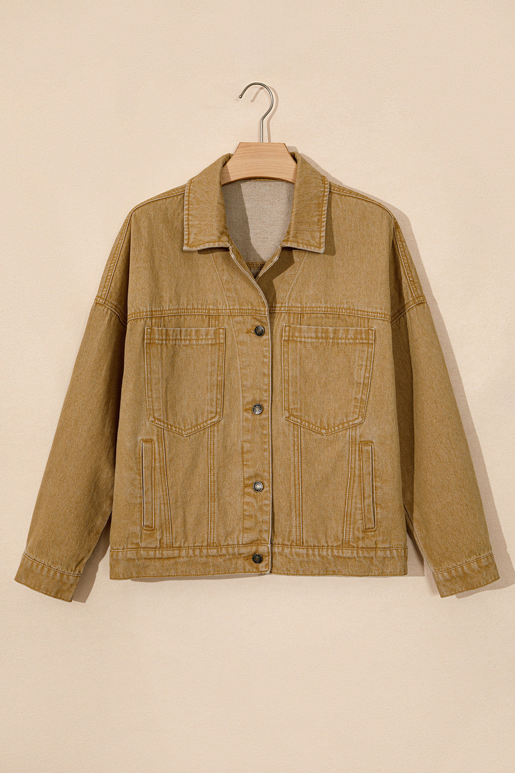 Chaqueta vaquera de manga larga con cuello y botones metálicos color miel