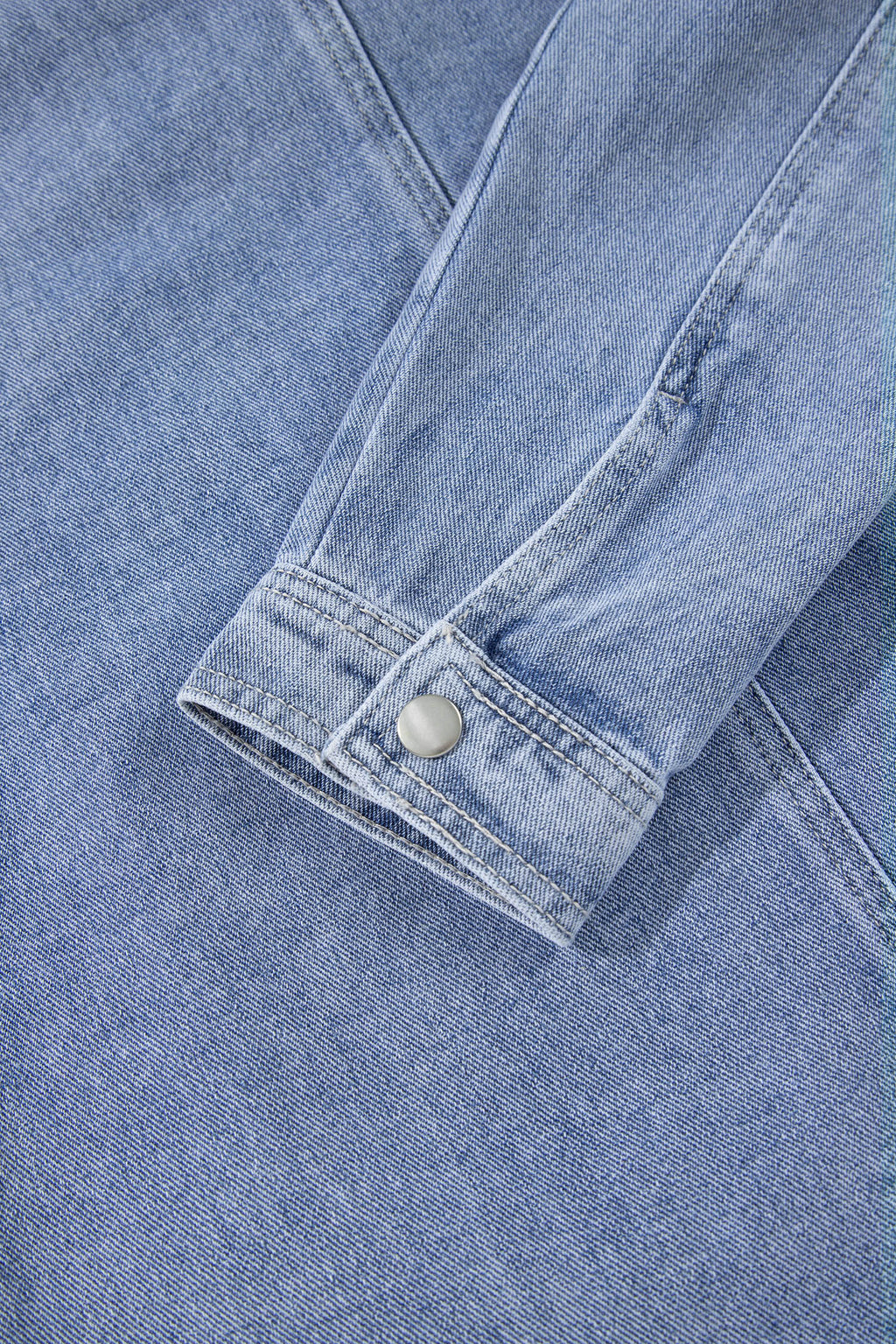 Chaqueta vaquera de manga larga con bolsillos, cremallera y remaches metálicos con tachuelas Beau Blue