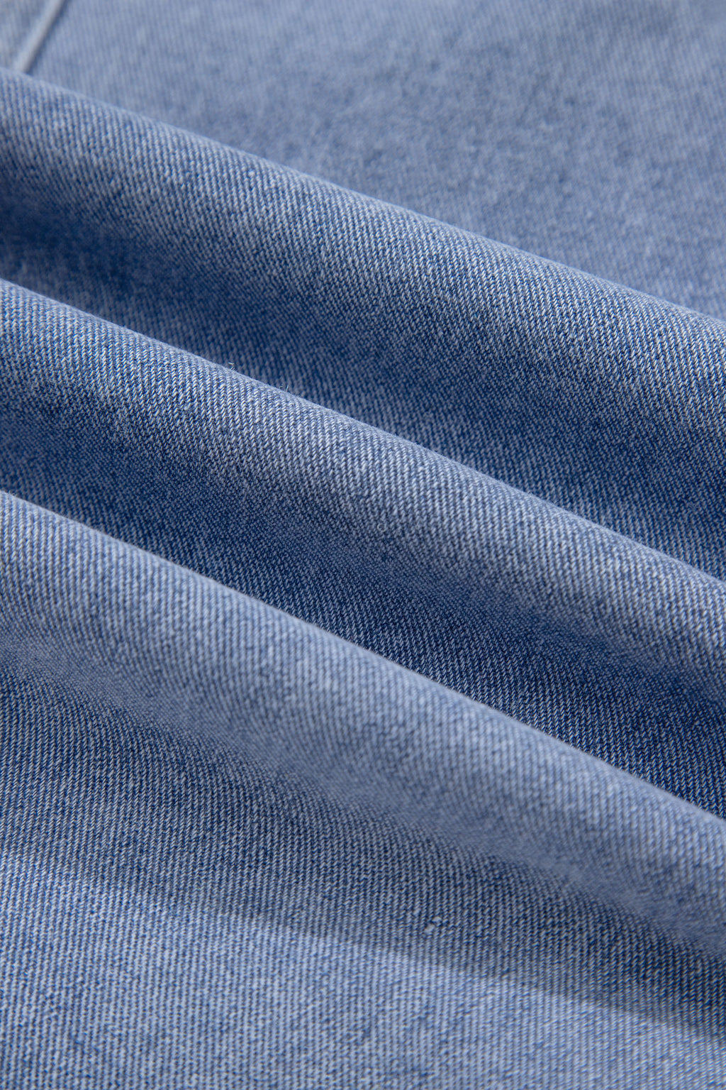 Chaqueta vaquera de manga larga con bolsillos, cremallera y remaches metálicos con tachuelas Beau Blue