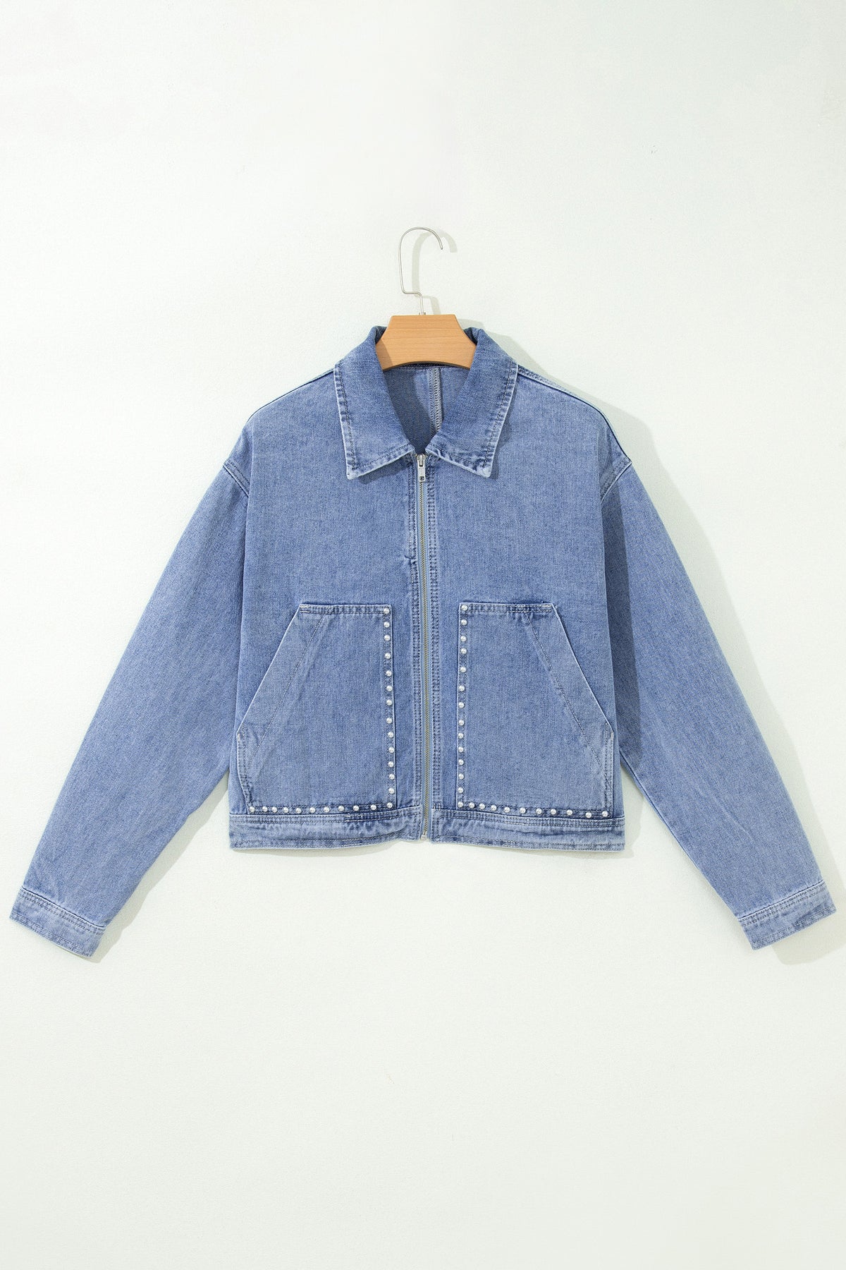 Chaqueta vaquera de manga larga con bolsillos, cremallera y remaches metálicos con tachuelas Beau Blue