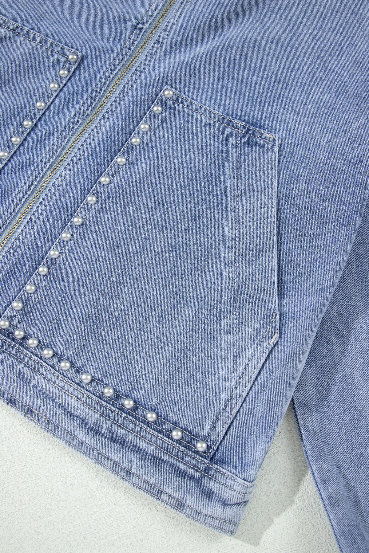 Chaqueta vaquera de manga larga con bolsillos, cremallera y remaches metálicos con tachuelas Beau Blue