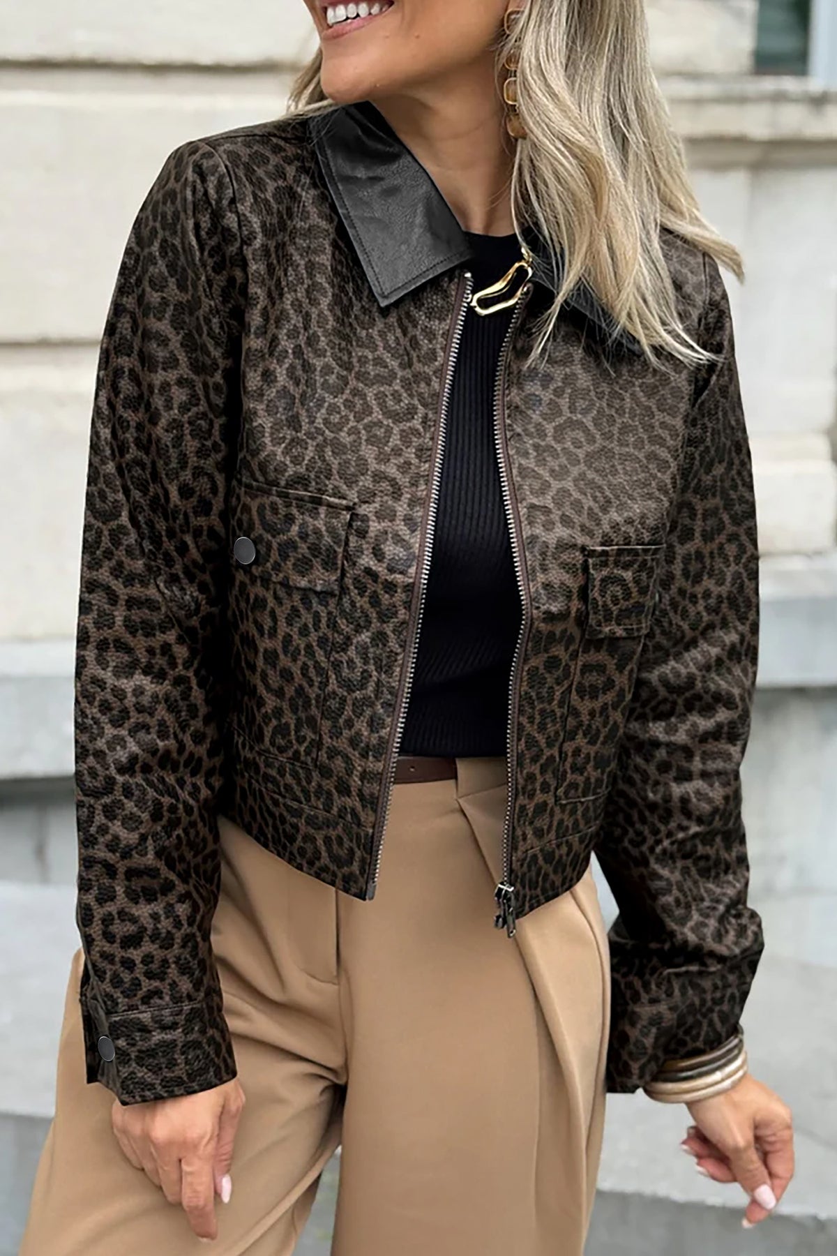 Chaqueta con cuello de bloques de color y estampado de leopardo multicolor