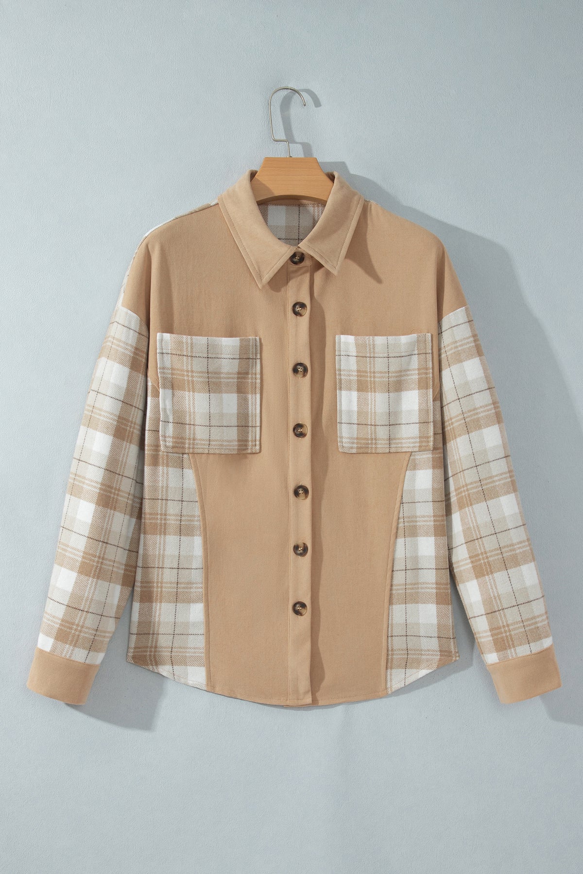 Camisa de corte recto con cuello a cuadros color block en color beige francés claro